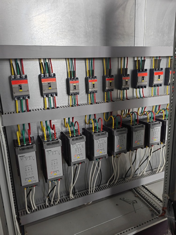 电力调整器负载电压加不上去是什么原因？