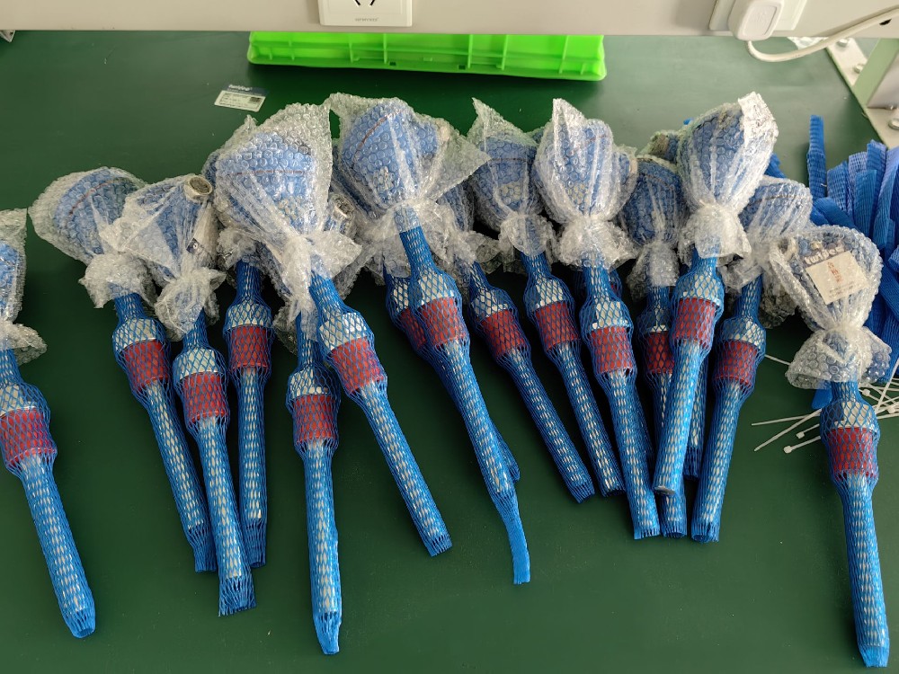 在工业自动化中，热电阻是若何与节造系统集成的，以实现温度节造和监测？