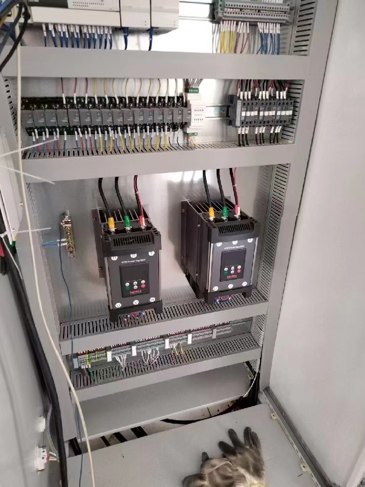 电力调整器操作界面显示的故障代码在说明书中找不到对应的诠释，该若何获取正确的故障信息和解决步骤？